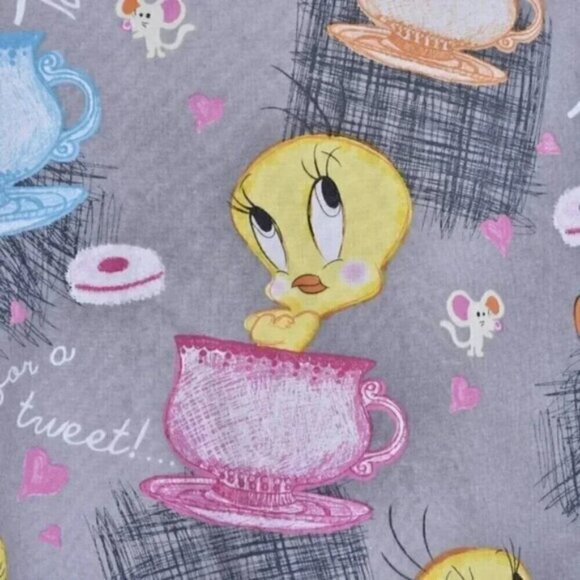 Looney Tunes Tweedy Bird Scrub Top Time For  Tea Teacup Gray Large - Picture 6 of 10